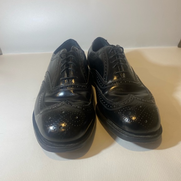 Black, Wing Tip, Mens Dress shoe by Florsheim in size 9.5. - Picture 3 of 7